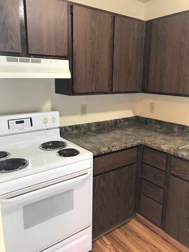 White Appliances - 2373 Chalet Gardens Ct