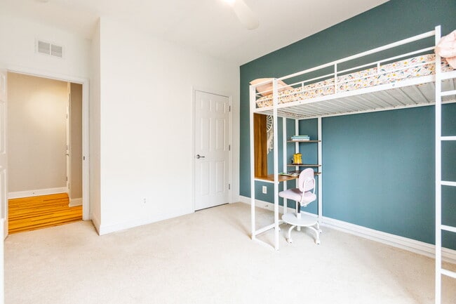 Building Photo - 20657 Sibbald Sq