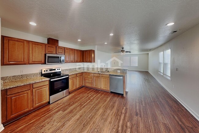 Building Photo - 40 N Amanda Dr