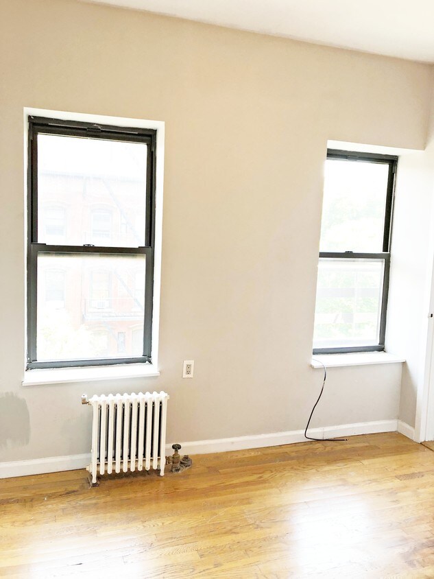 Primary Photo - 514 E 5th St