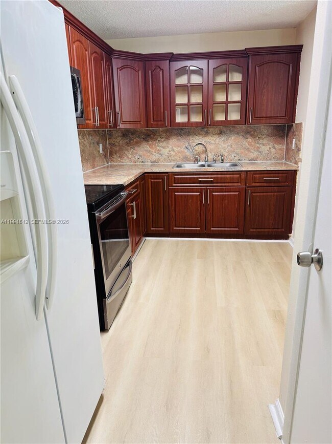 Foto del edificio - 14830 Naranja Lakes Blvd
