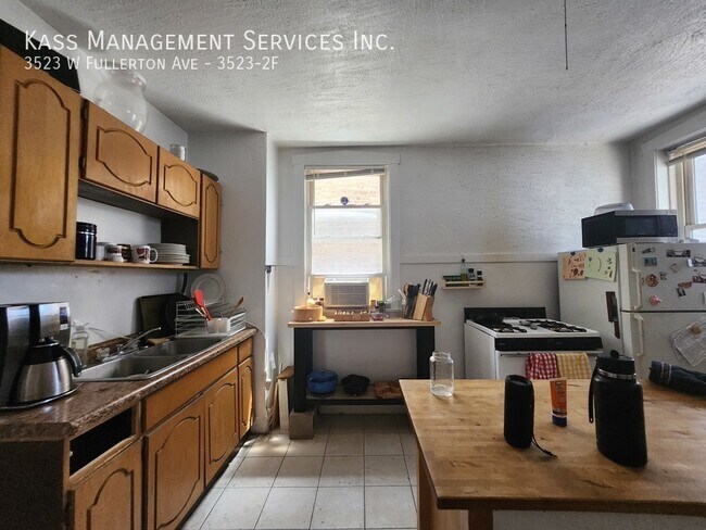 Foto del edificio - 3523 W Fullerton Ave