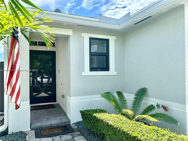 Foto del edificio - 561 NE 6th Ct