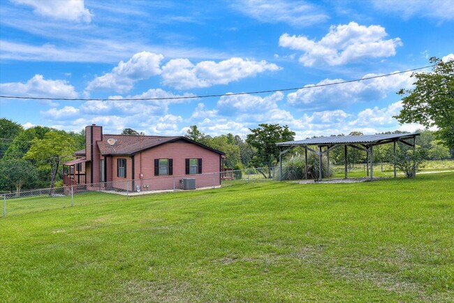 Building Photo - 717 Redds Branch Rd