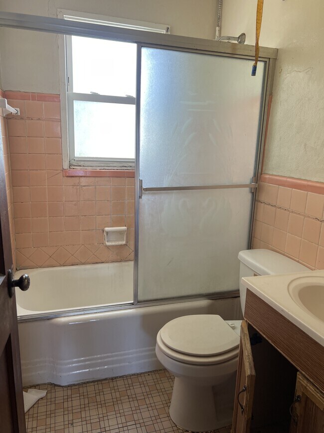 Foto del edificio - 5663 Gatesworth Ave