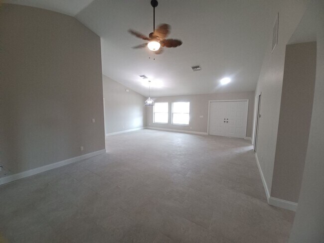 Building Photo - Newly Renovated! 5 Bedroom, 3 Bath Pool Home!