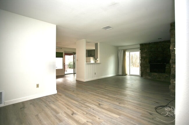 Foto del edificio - 3br, 2ba in a Great Family Neighborhood Available Now!