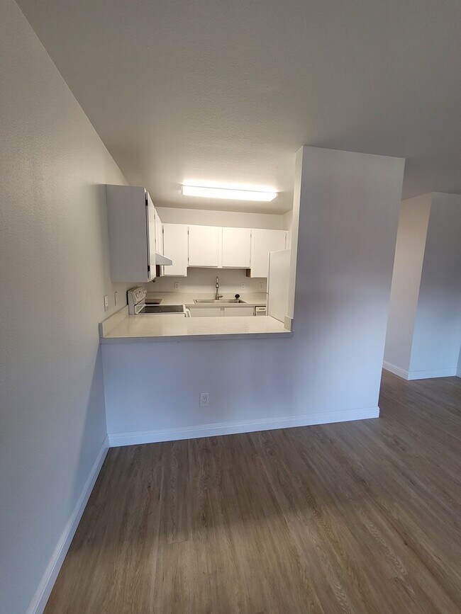 Foto del edificio - Beautifully renovated Studio at Maui Lani Terrace!