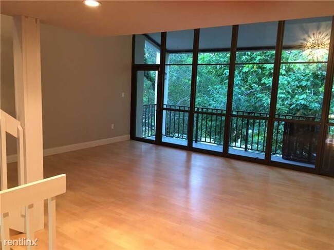 Building Photo - 2666 Tigertail Ave