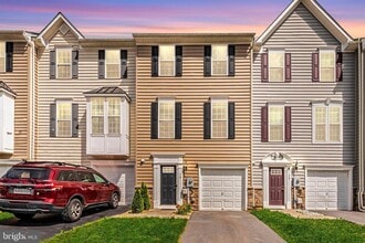 Building Photo - 76 Norwood Dr