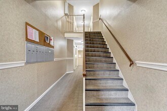 Building Photo - 5806 Cove Landing Rd