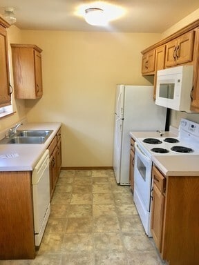 Building Photo - 20380 Skyview Dr