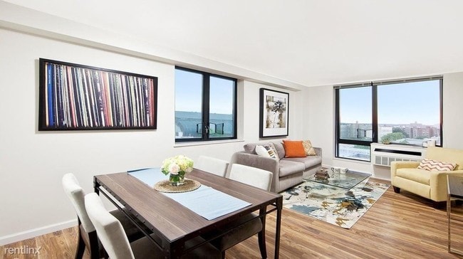 Building Photo - 1 br, 1 bath  - 2750 Morris Ave