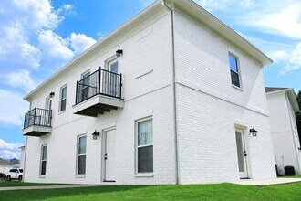 Building Photo - 205 Park W Loop