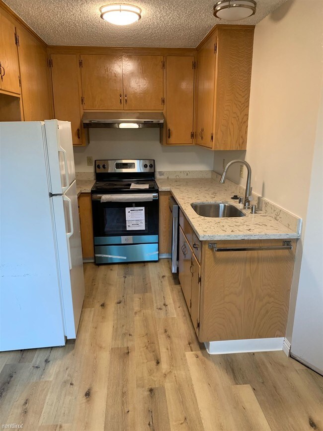 Foto del edificio - Studio, 1 bath  - 124 El Camino Real Apt 2