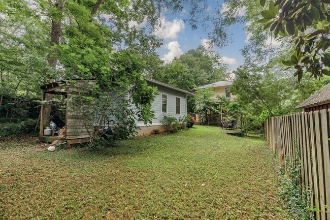 Building Photo - 145.5 HILLSIDE ST | 1 BED 1 BATH COTTAGE