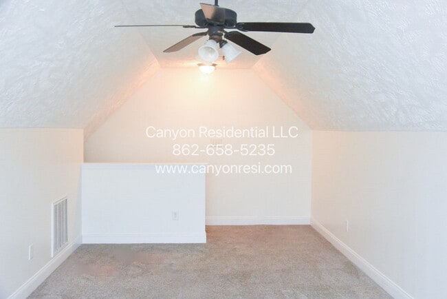 Foto del edificio - 658 Copper Creek Dr