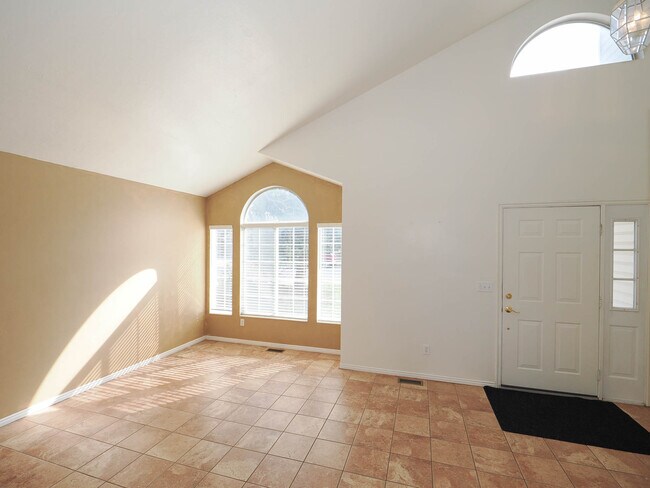 Building Photo - 3265 N 2175 E