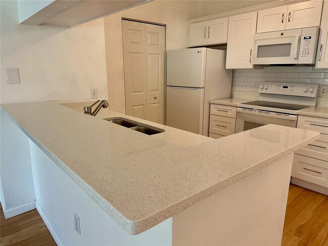 Foto del edificio - 624 Arbor Lakes Cir