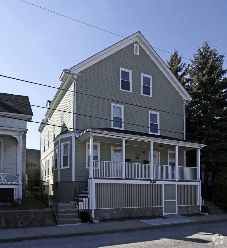 5 Whitwell Ave, Newport, RI 02840 Apartments in Newport, RI