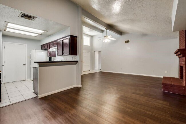 Foto del edificio - 15846 Blueridge Rd
