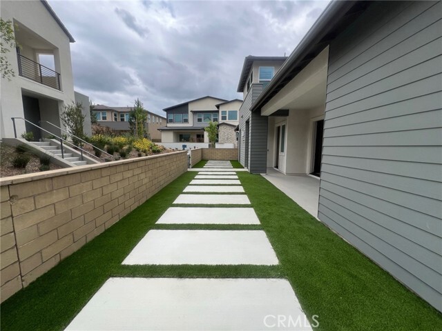 Building Photo - 240 Sora