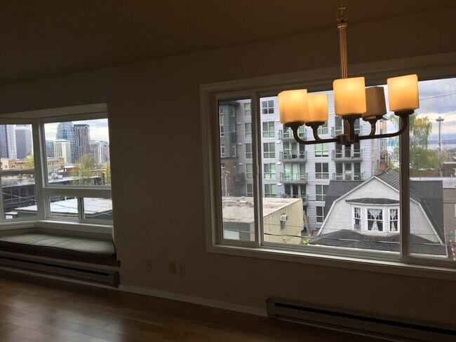 Building Photo - Beautiful Capital Hill Condo with Amazing ...
