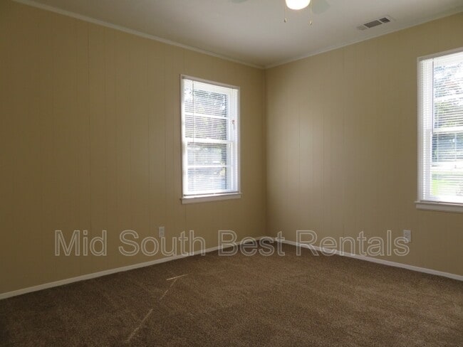 Building Photo - 3607 Debby Dr