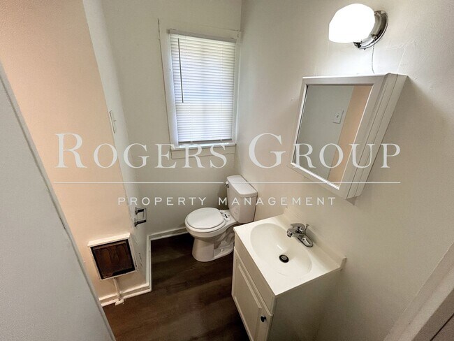 Foto del edificio - 557 W Spring St