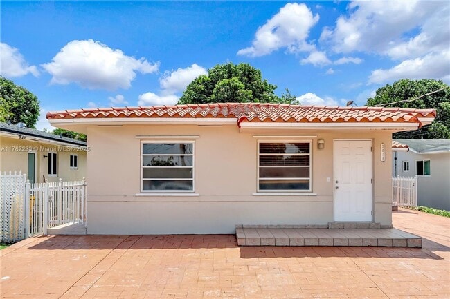 Foto del edificio - 2474 SW 17th St