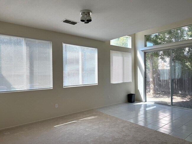 Foto del edificio - 3 Bed 2.5 Ba 2 Story 2 Car Garage in Folsom!
