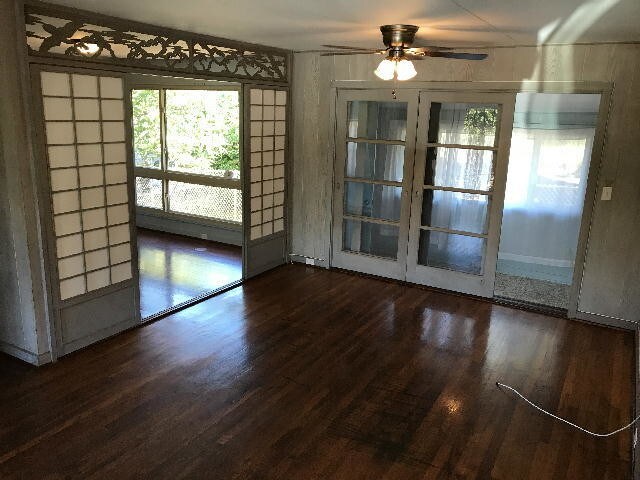 Building Photo - PAHOA AVE 3/1.5/2 ceiling fans, W/D, yd w/svc