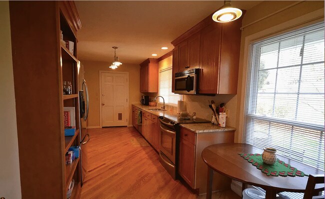 Foto del edificio - 207 Hawthorn Dr