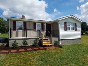 Building Photo - 1800 Whipple Dr