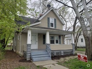 Building Photo - 409 W 22nd St