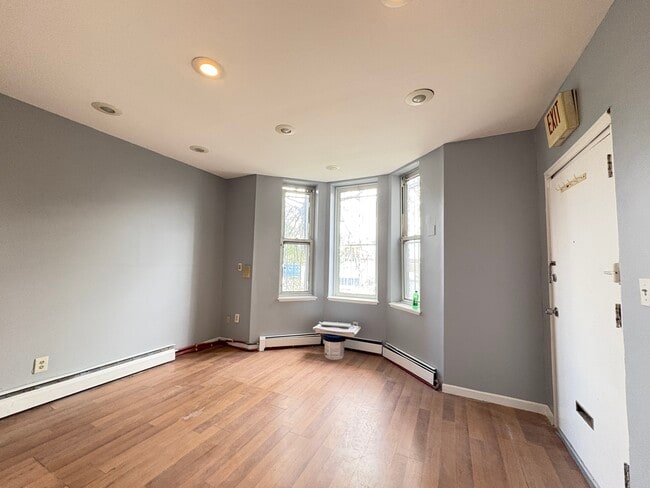 213 S Harrison 1N - 228 S Harrison St
