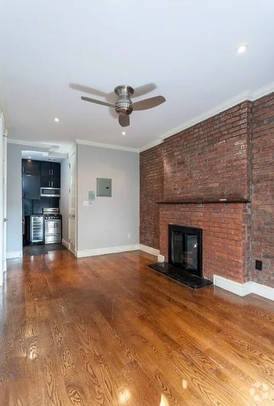 Building Photo - 562 Hudson St