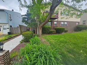 Building Photo - 442 S 18th St