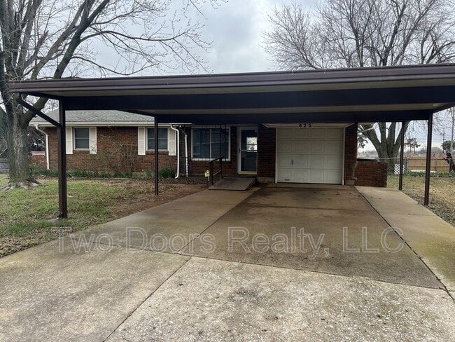 Building Photo - 425 S Dallas Ave