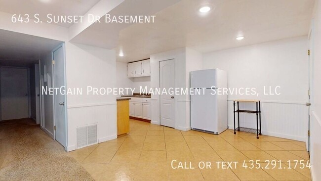 Building Photo - 643 S Sunset Dr