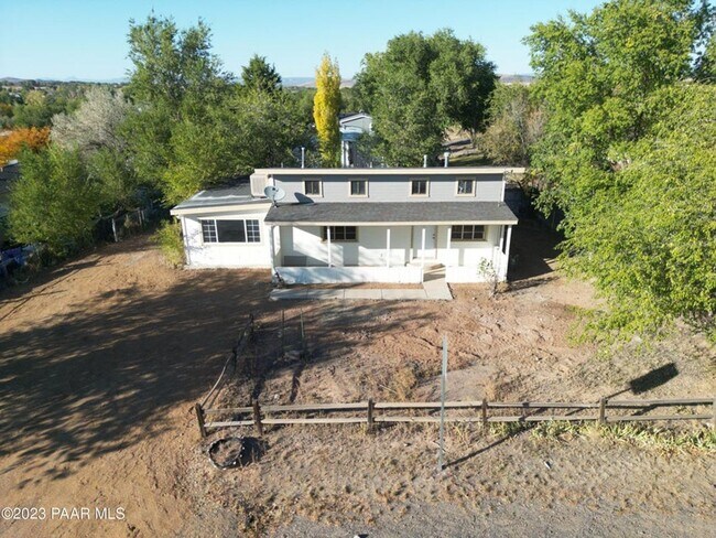 Building Photo - APPLY NOW - 1878 Beverly Ln