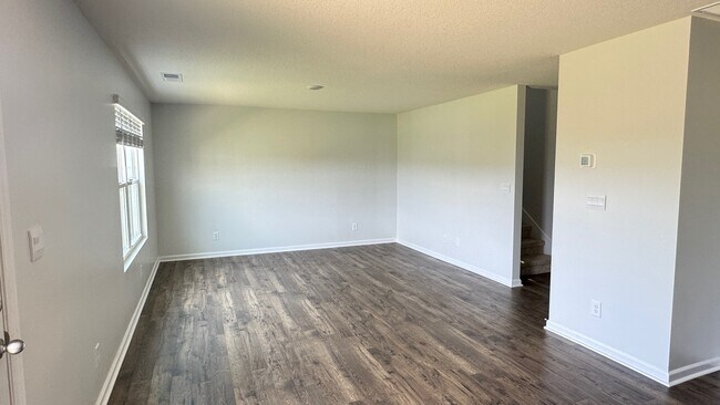 Building Photo - 164 Crescent Cir