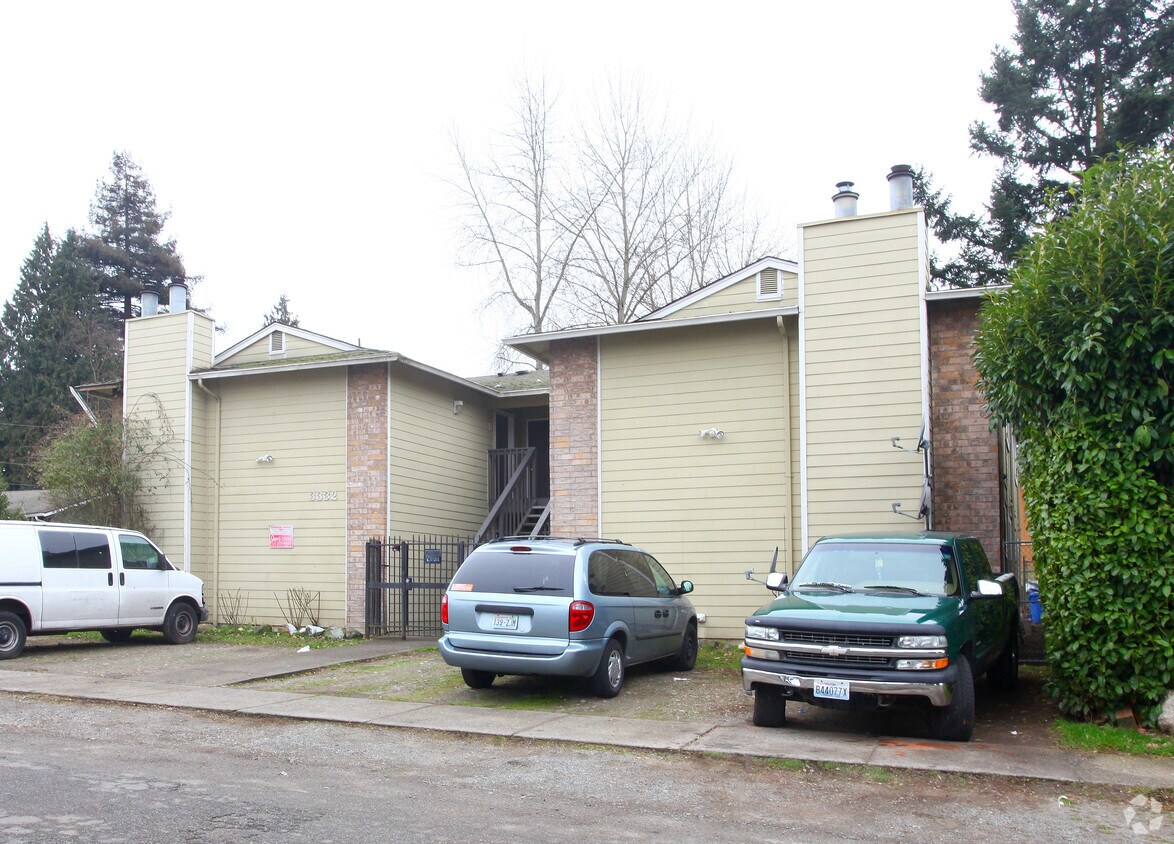 Primary Photo - 3332 Chandler St