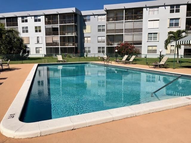 Foto del edificio - 108 Royal Park Dr