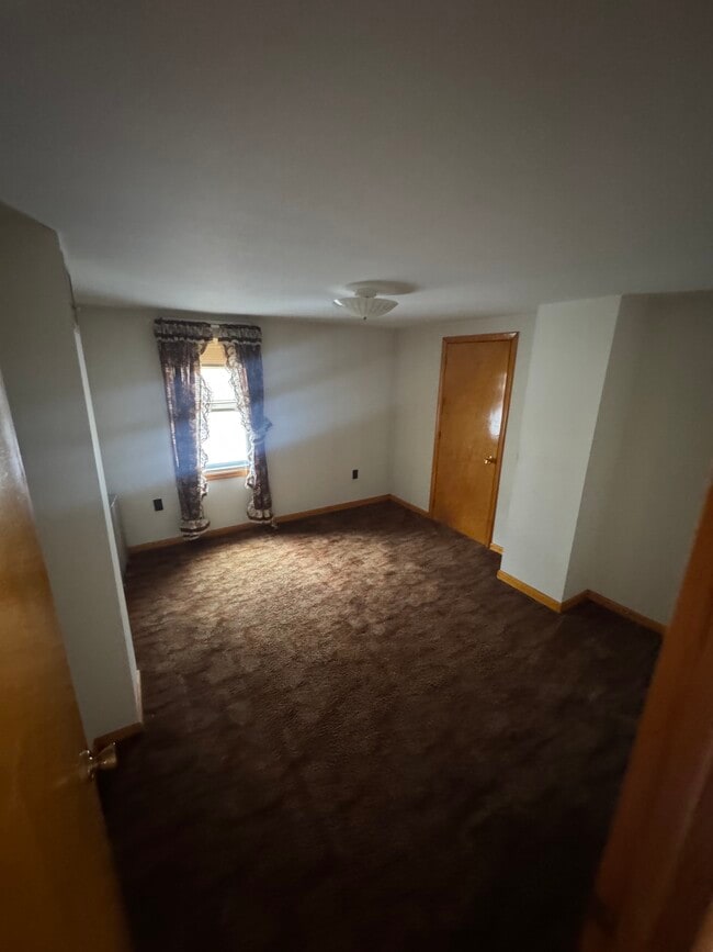 Building Photo - 257 Main St