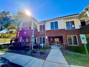 Building Photo - 800 Savannah Ridge Rd