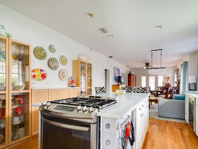 Building Photo - 2930 4th Ave N