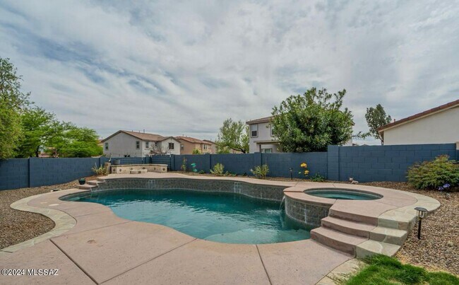 Building Photo - 276 E Monterey Cypress St
