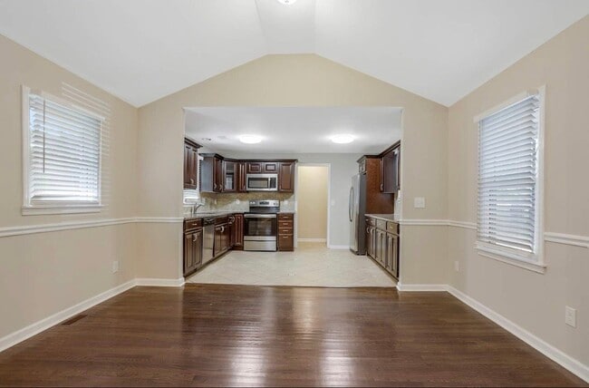Building Photo - 2740 Bonnybrook Dr SW