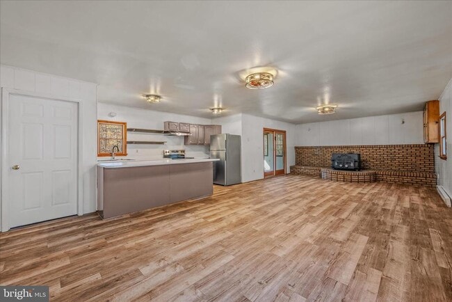 Building Photo - 438 Gloyd Ln